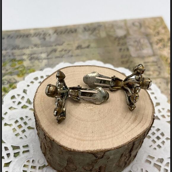 Vintage Clear Rhinestone Clip-on Earrings - Picture 2 of 10